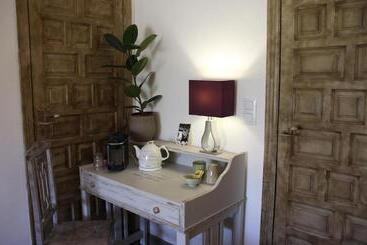 تختخواب و صبحانه Villa Foia Vella   Adults Only