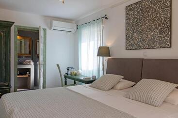 تختخواب و صبحانه Villa Foia Vella   Adults Only