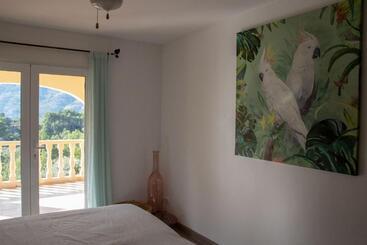 تختخواب و صبحانه Villa Foia Vella   Adults Only