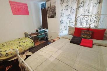 پانسیون Merciful King Room, In Zone 2 3