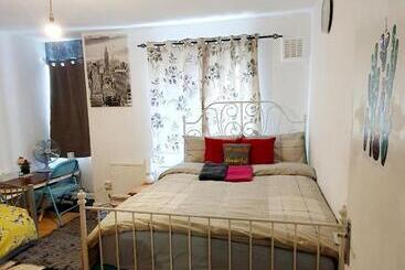 پانسیون Merciful King Room, In Zone 2 3