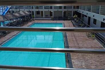هتل La Primera Grande Beach Resort