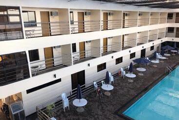 هتل La Primera Grande Beach Resort