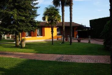 پانسیون La Brigata Apartments Suite Room