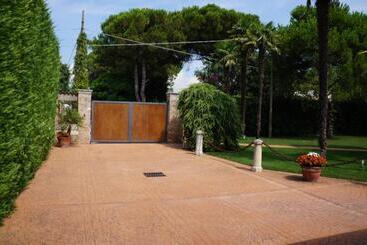 پانسیون La Brigata Apartments Suite Room