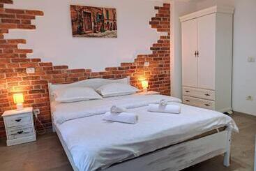 هاستل Casa De Vacanta La Locanda Dubova