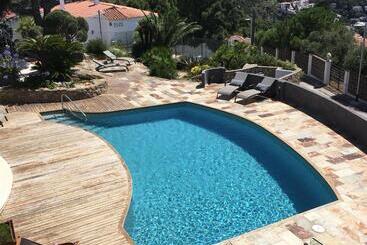 تختخواب و صبحانه Casa De L’albada