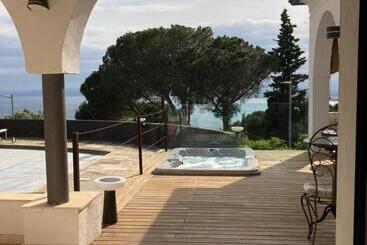 تختخواب و صبحانه Casa De L’albada