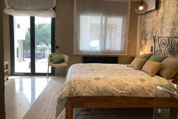 تختخواب و صبحانه Casa De L’albada