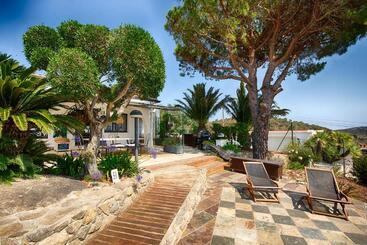 تختخواب و صبحانه Casa De L’albada