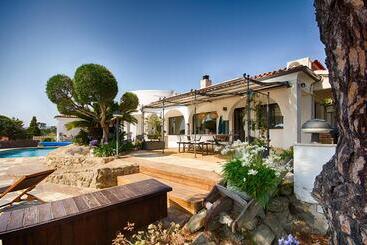 تختخواب و صبحانه Casa De L’albada