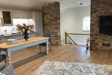 هتل The Hayloft Cheshire