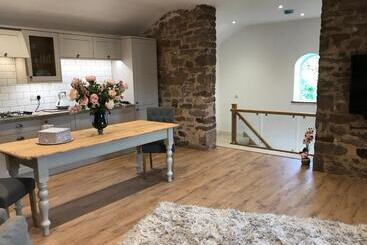 هتل The Hayloft Cheshire