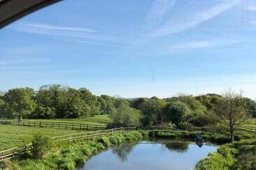 هتل The Hayloft Cheshire