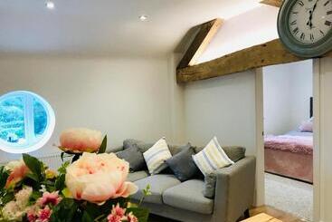 هتل The Hayloft Cheshire