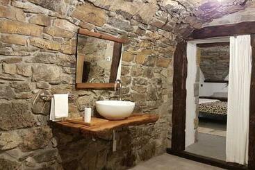 پانسیون Wine Cellar Room