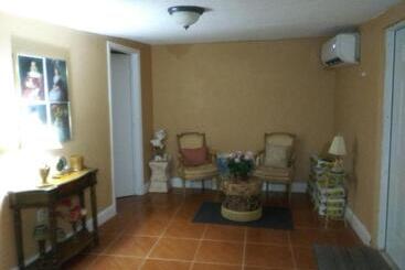 پانسیون Bon Soleil Stadium Guesthome
