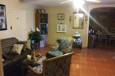 پانسیون Bon Soleil Stadium Guesthome