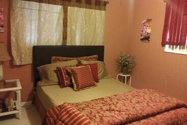 پانسیون Bon Soleil Stadium Guesthome
