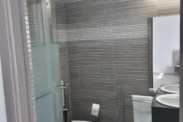 پانسیون Camere De Inchiriat Central La Calciu