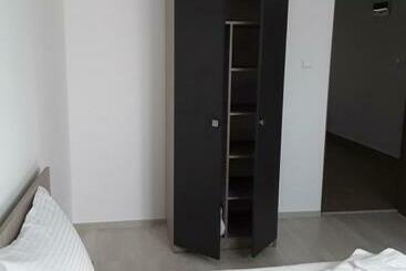 پانسیون Camere De Inchiriat Central La Calciu