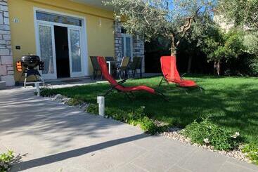 Villa Lori Apartments Garden And Beach