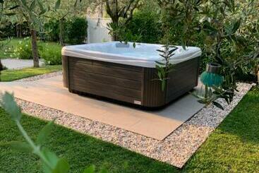 Villa Lori Apartments Garden And Beach