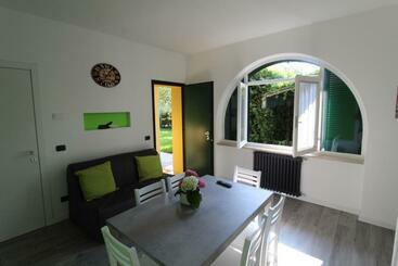 Villa Lori Apartments Garden And Beach