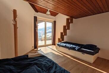 Общежитие Young Backpackers Homestay