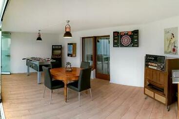 Общежитие Young Backpackers Homestay