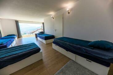 Общежитие Young Backpackers Homestay