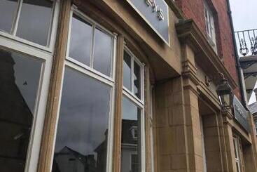 هتل The Cross Keys Sherborne