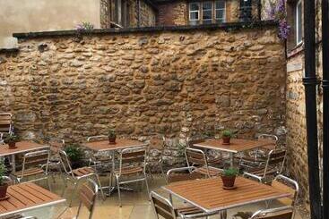 هتل The Cross Keys Sherborne