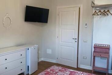 پانسیون Affittacamere Via Roma 12