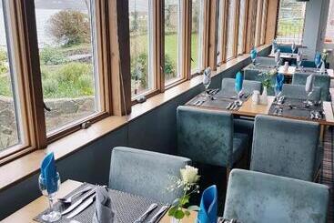 تختخواب و صبحانه Ferry House Inn