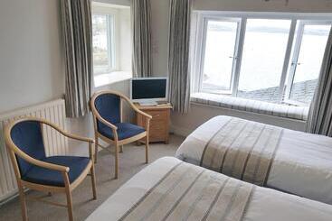 تختخواب و صبحانه Ferry House Inn