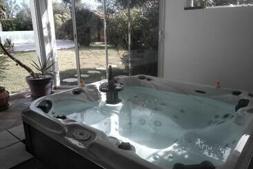 تختخواب و صبحانه L Eden Naturiste Spas