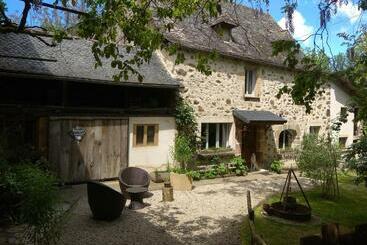 住宿加早餐  La Ferme Les Mamours