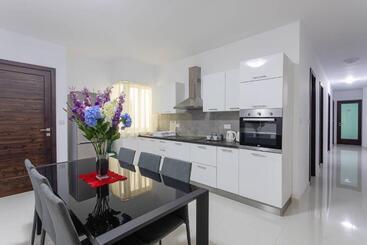 پانسیون Belvedere Airport Suites