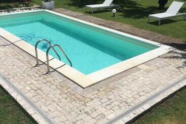 פנסיון Camera Con Giardino E Piscina