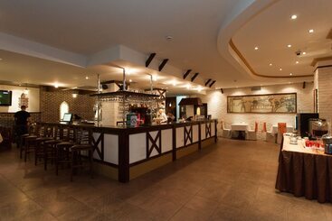 Amaks Premier Hotel
