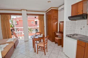 Angelina Hotel & Apartments