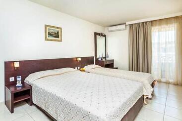 Elinotel Polis