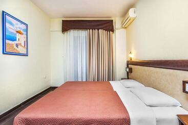 Elinotel Polis