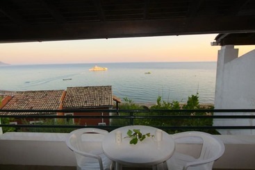 Glyfada Beach Menigos Resort