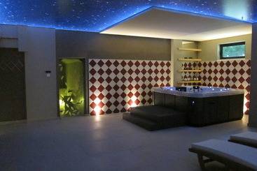 هتل Atlantis Beach