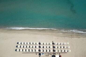 هتل Atlantis Beach