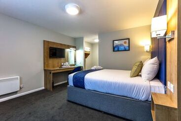 هتل Days Inn London Stansted Airport