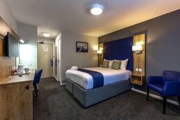 هتل Days Inn London Stansted Airport
