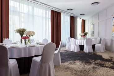هتل Doubletree By Hilton  Novosibirsk